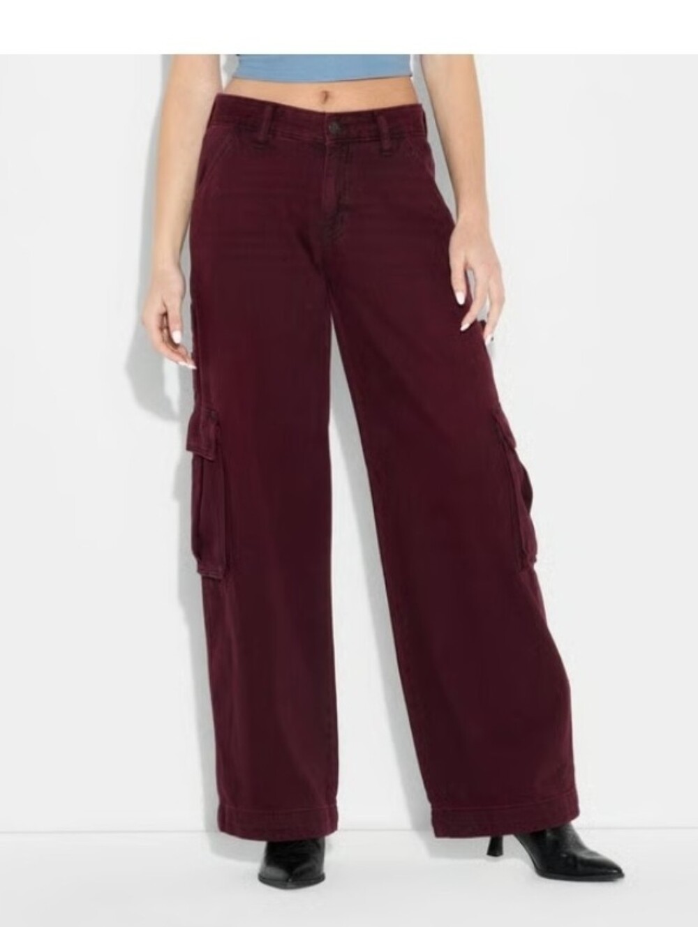 Wild Fable Women's Mid-Rise Wide Leg Cargo Jeans BurgundySize 4